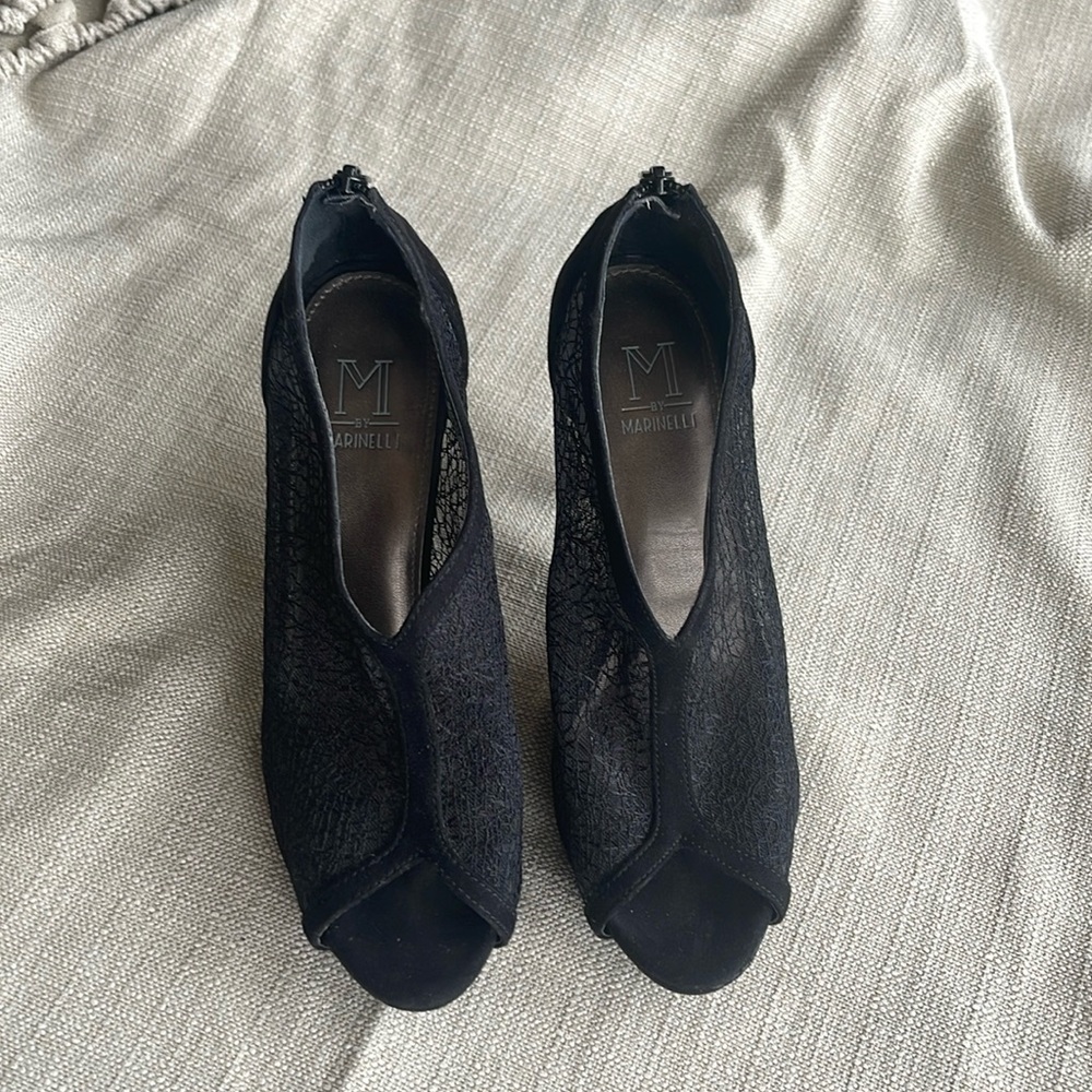 Black suede sandals with lace